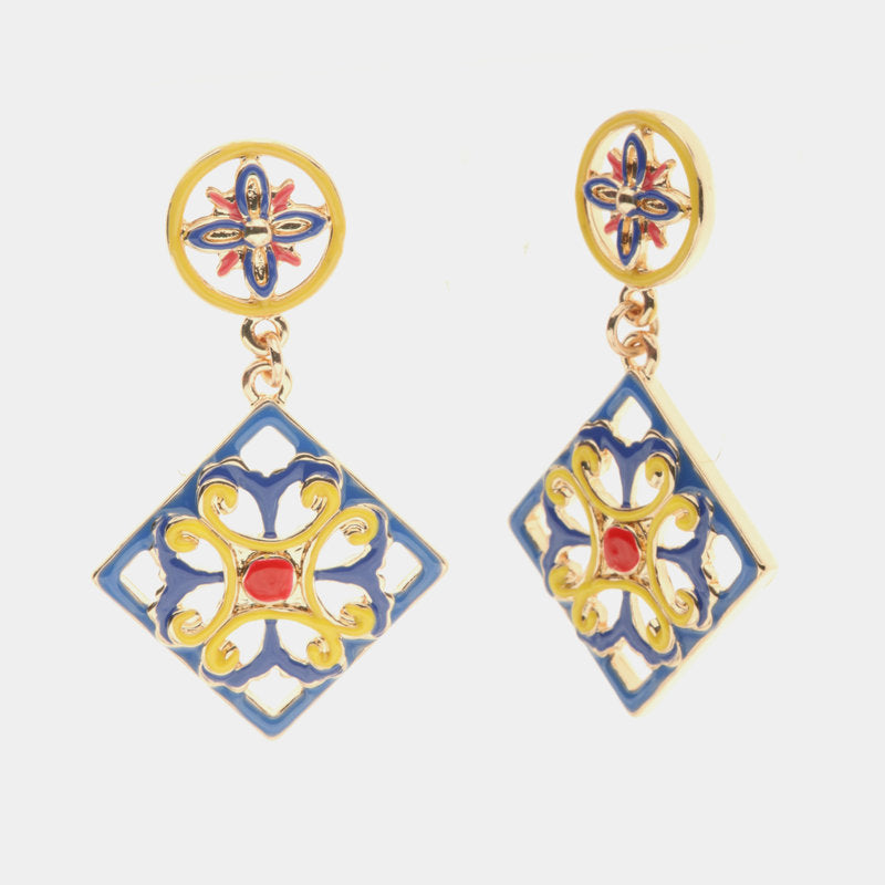 Orecchini in Metallo con maiolica a fiore smaltata blu giallo e rosso — collezione CALTAGIRONE
