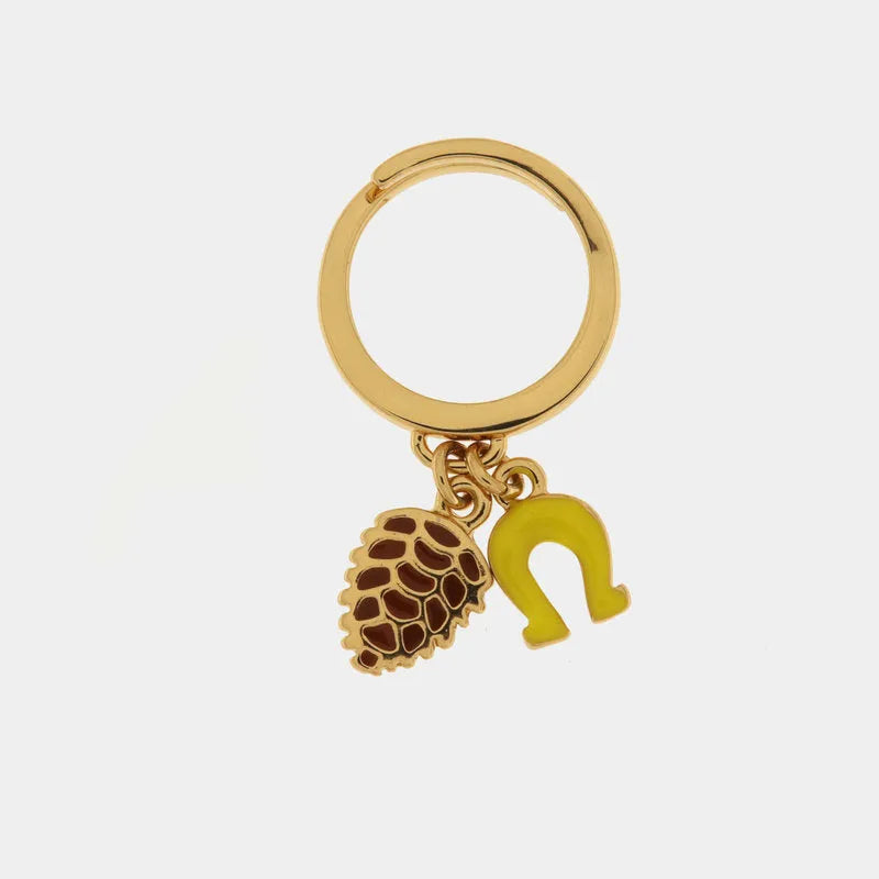 Anello in Metallo con pigna e ferro di cavallo in smalto giallo — collezione PIGNA
